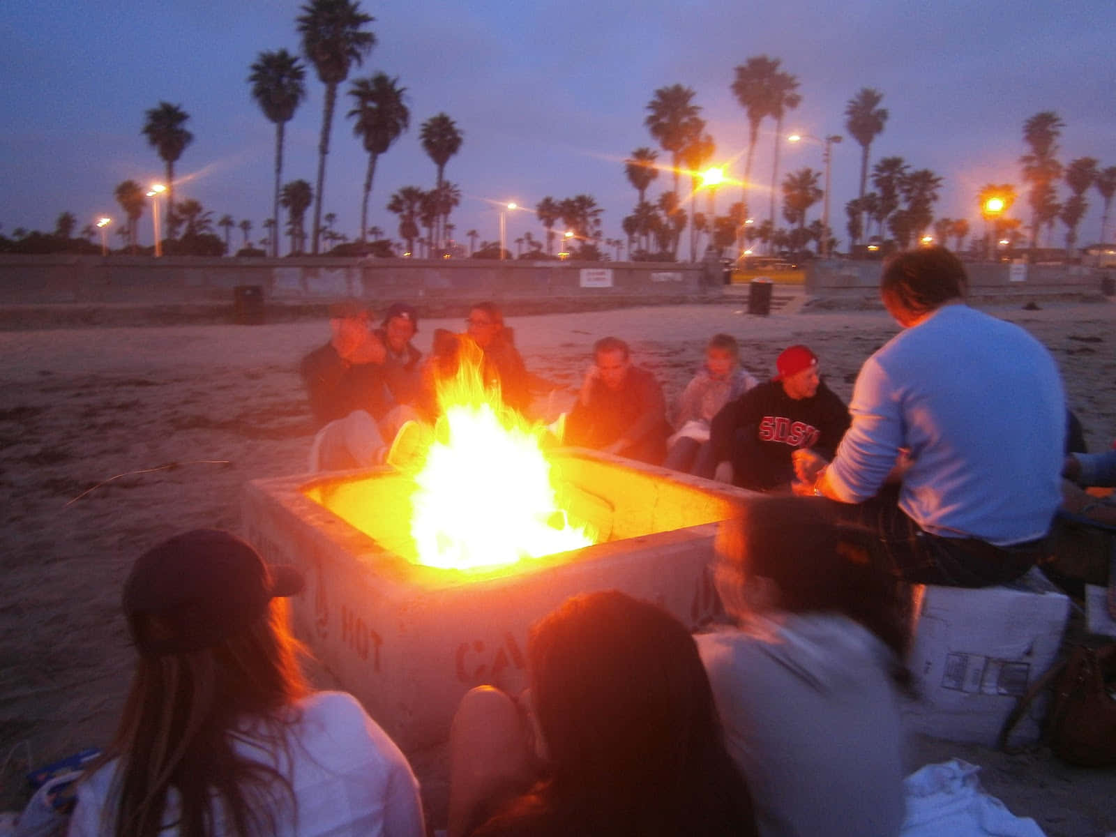 Beach Campfire 1600 X 1200 Wallpaper Wallpaper