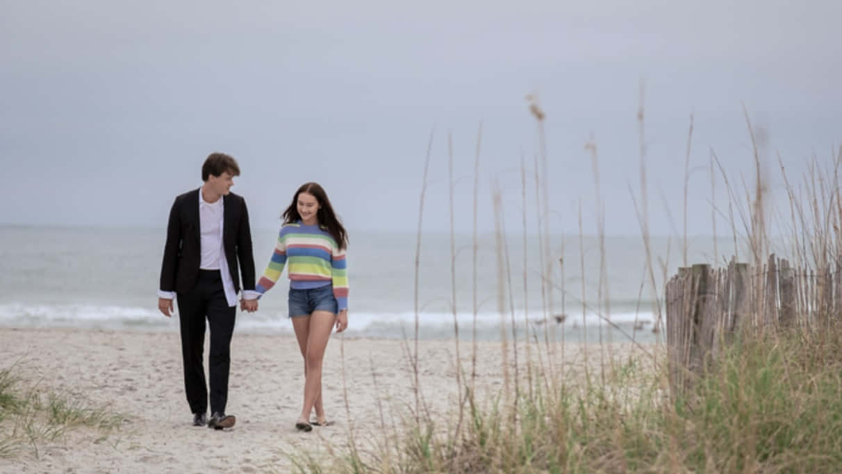 Beach Stroll Couple The Summer I Turned Pretty Wallpaper