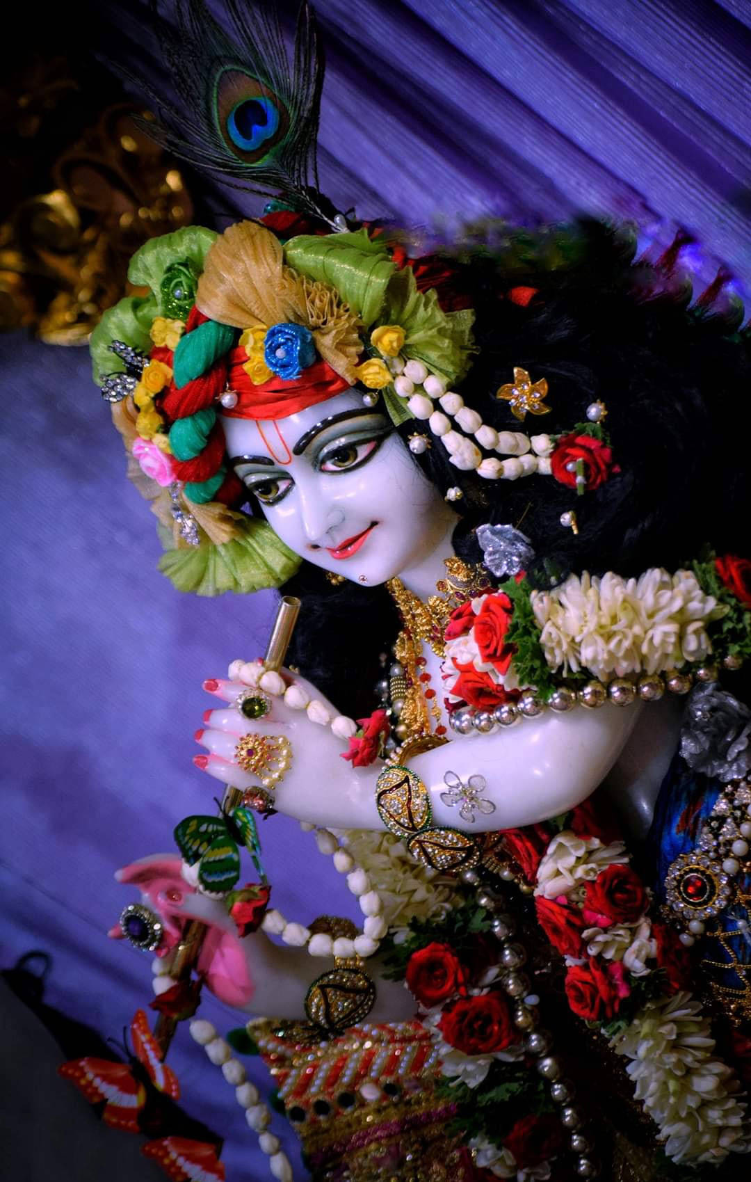 Beautiful Krishna Statue At Iskcon Bengaluru Wallpaper