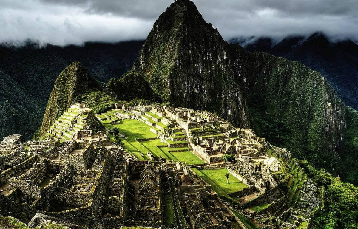 Beautiful Machu Picchu In Cusco Peru Wallpaper