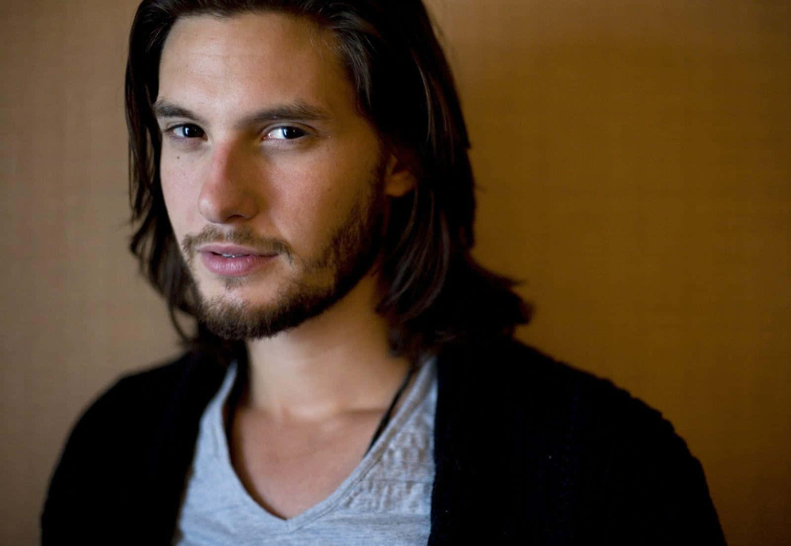 Ben Barnes - Captivating Charisma Wallpaper