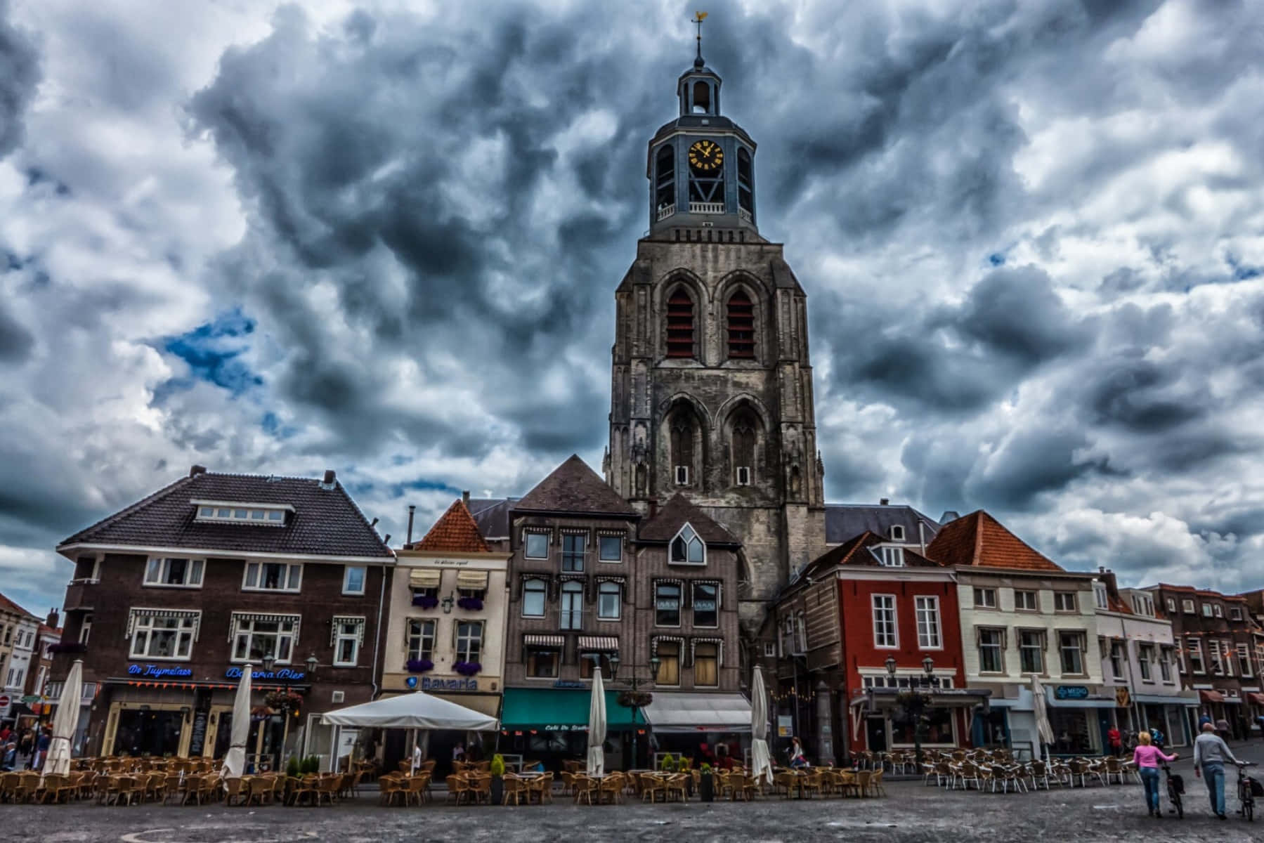 Bergen Op Zoom Market Squareand St Gertrudis Church Wallpaper