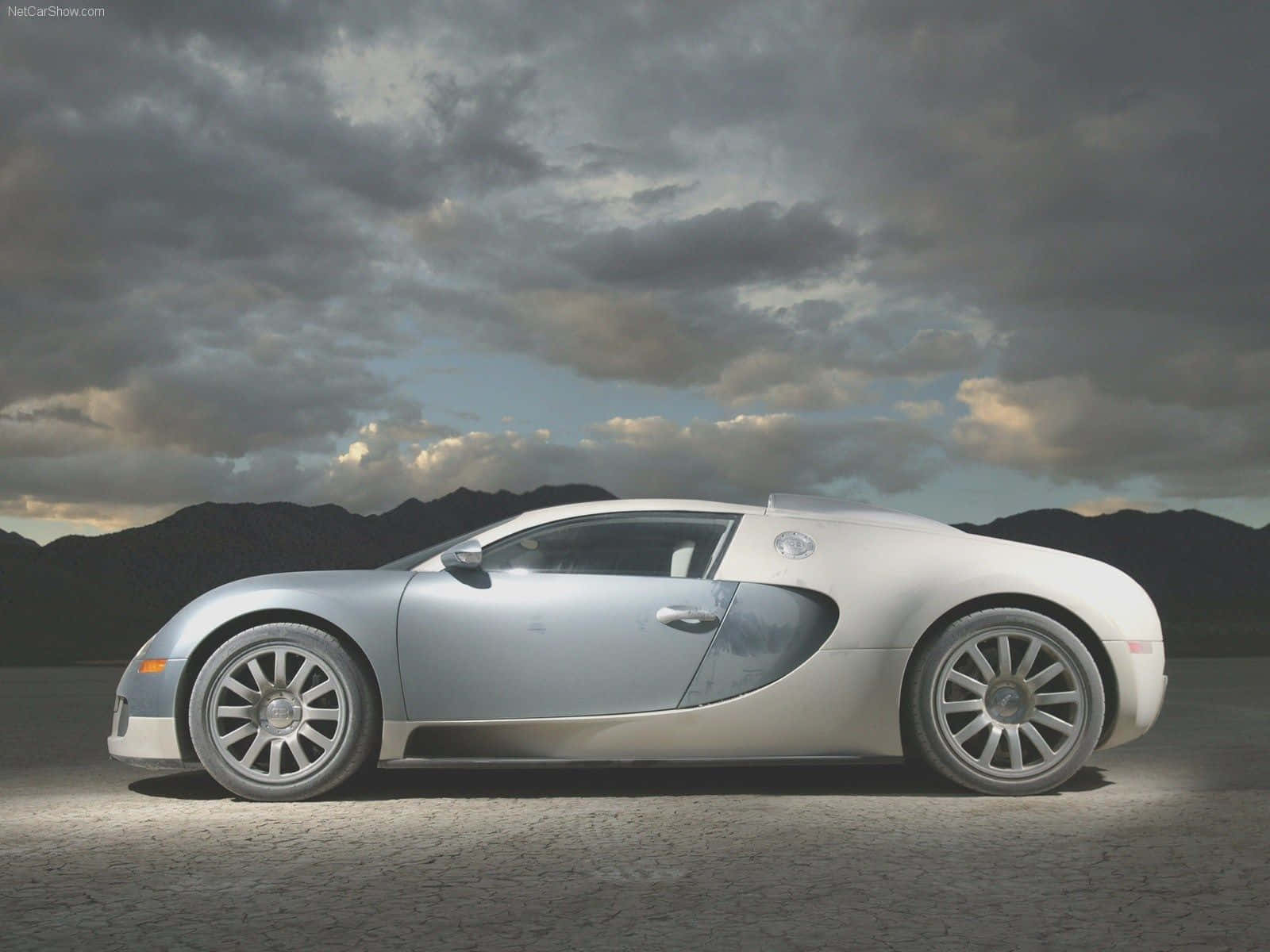 Best Bugatti Silver Veyron Hybrid Wallpaper