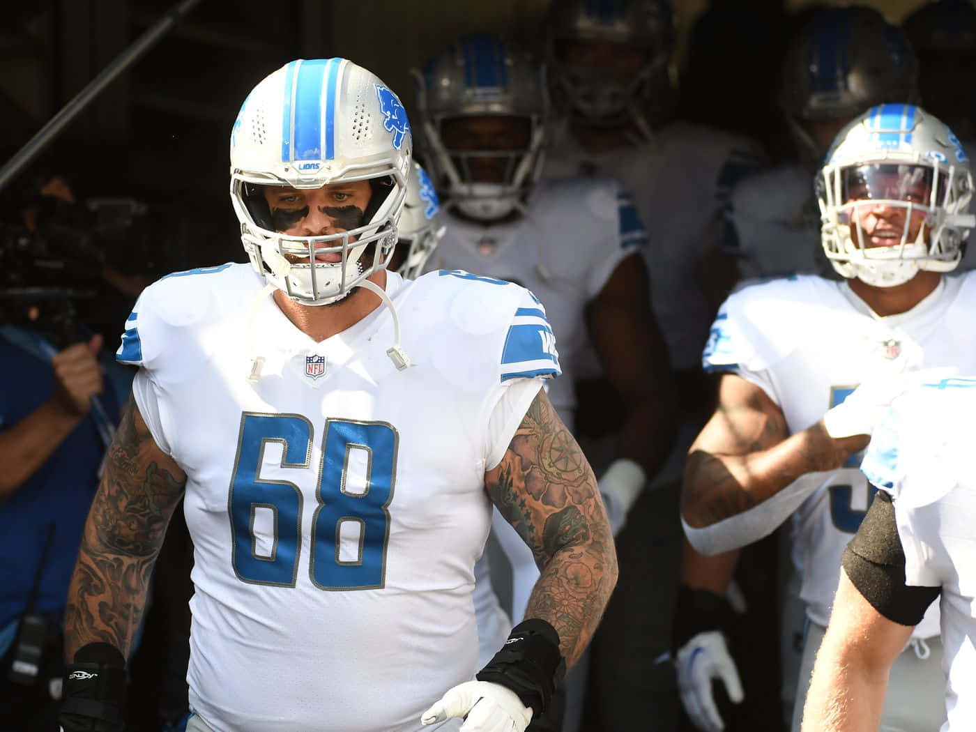 Best Football Offensive Tackle Athlete Taylor Decker Wallpaper