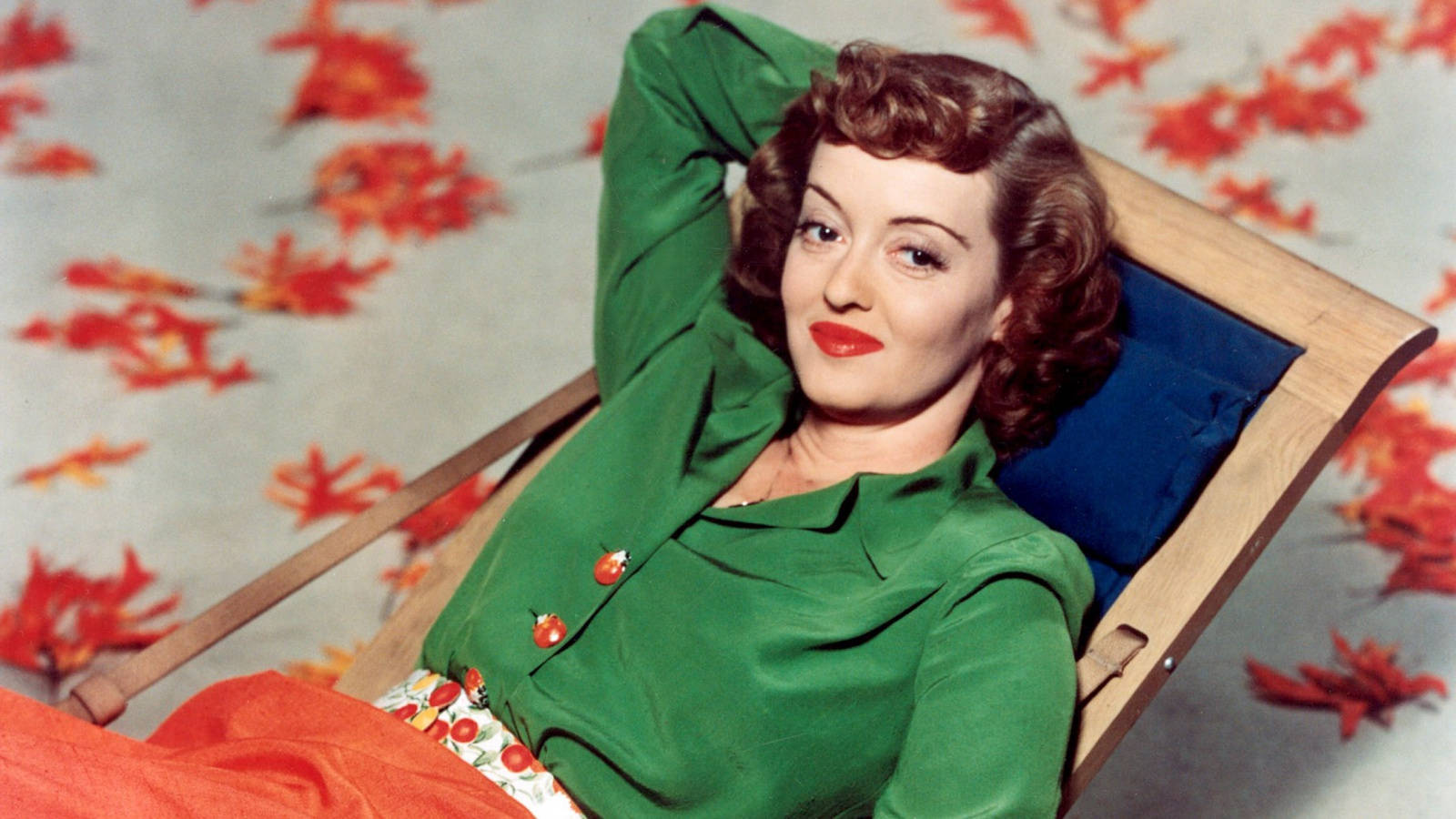 Bette Davis In Green Wallpaper