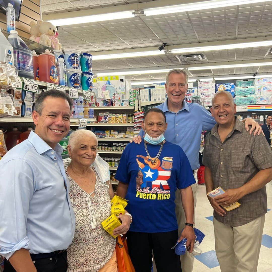 Bill De Blasio In A Grocery Aisle Wallpaper