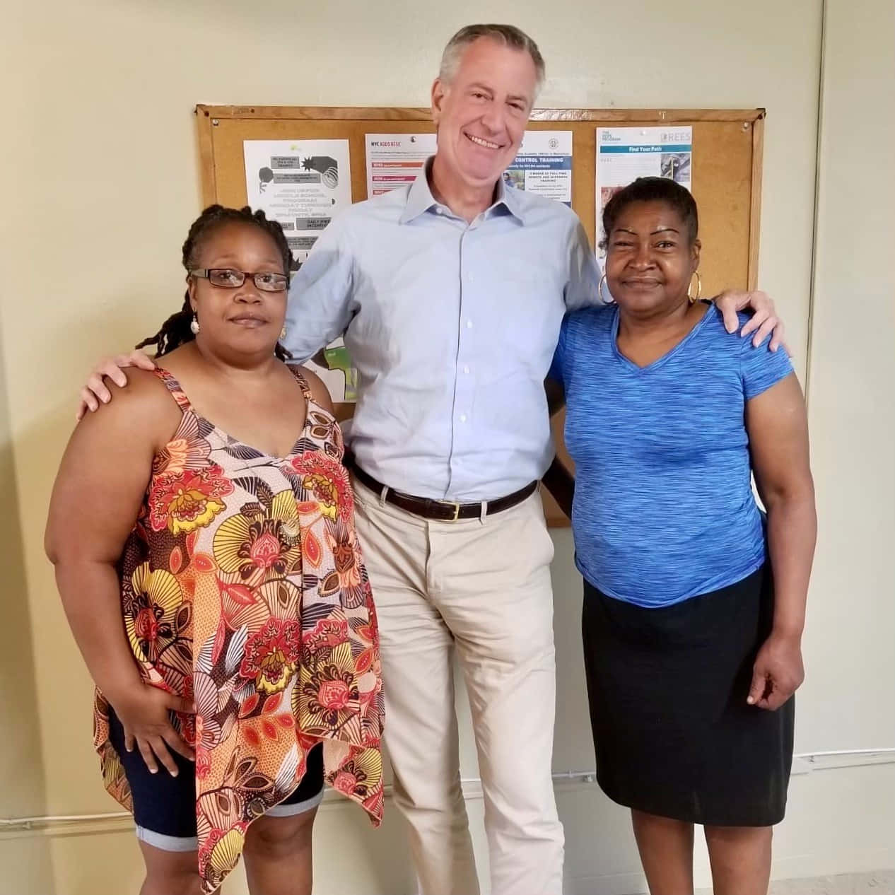 Bill De Blasio With Supporters Wallpaper