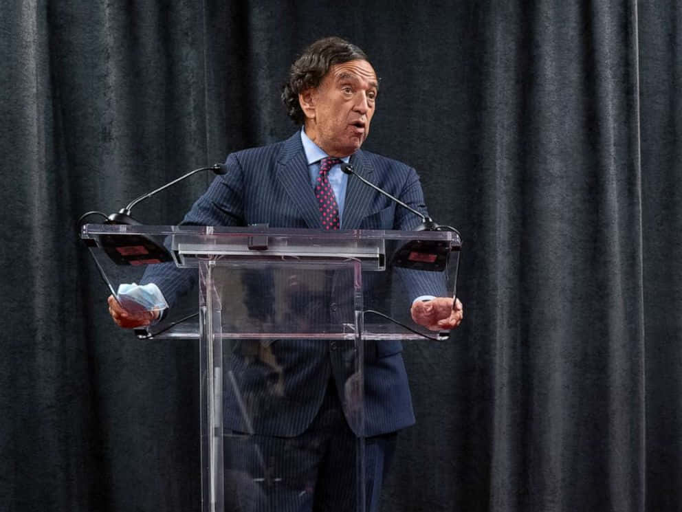 Bill Richardson At A Public Speaking Event Wallpaper