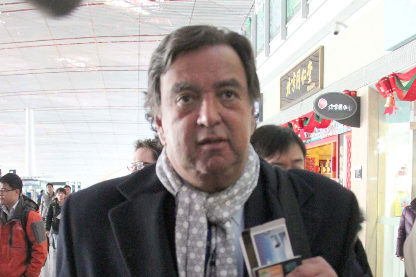 Bill Richardson Spotted At The Airport Wallpaper