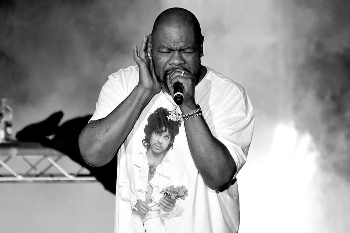 Biz Markie Performingon Stage Wallpaper