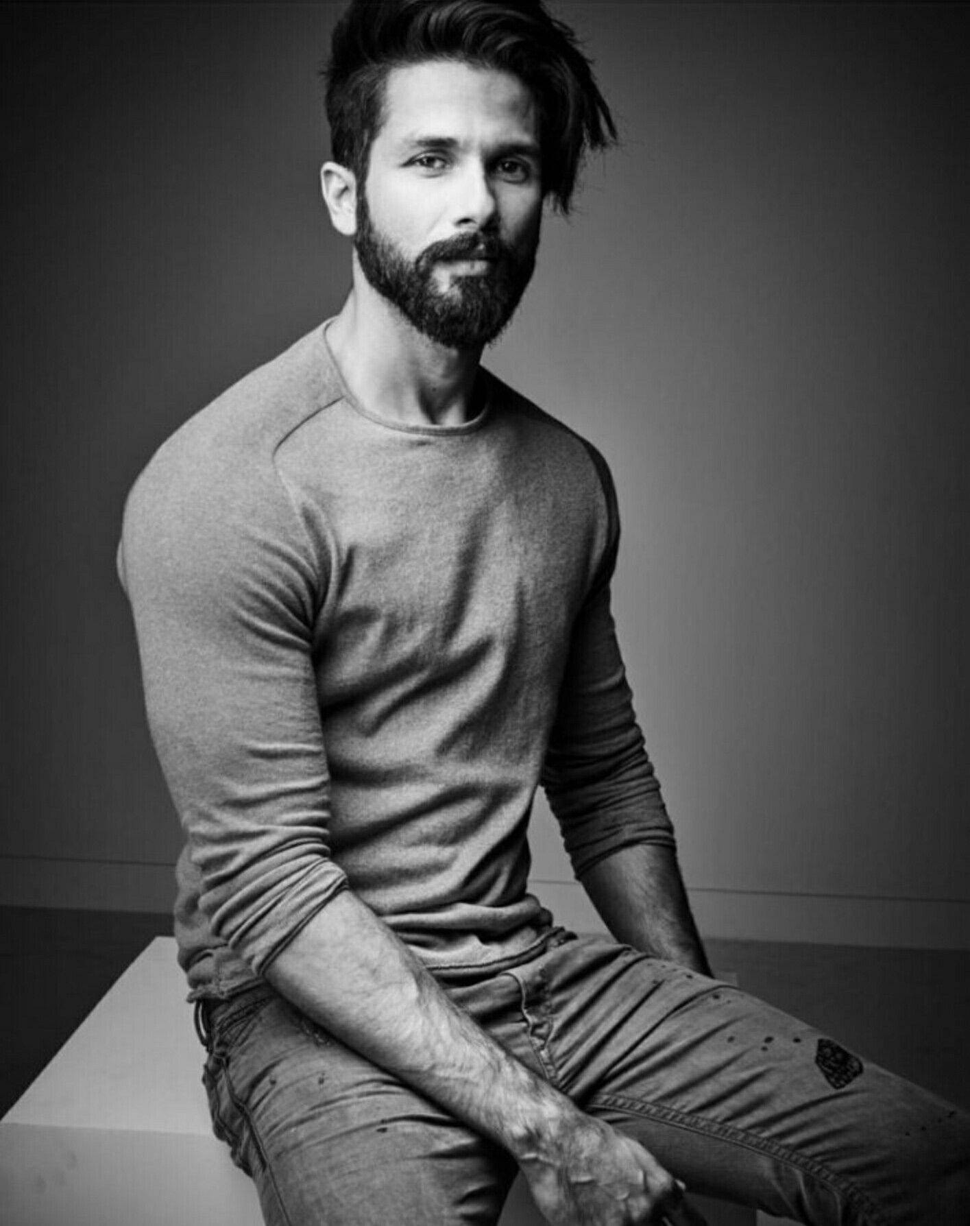 Black And White Shahid Kapoor Wallpaper