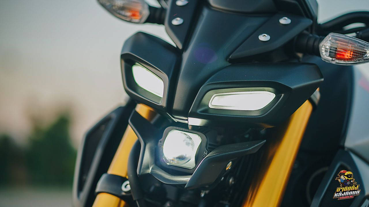 Black And Yellow Yamaha Mt 15 Detailed Shot Wallpaper