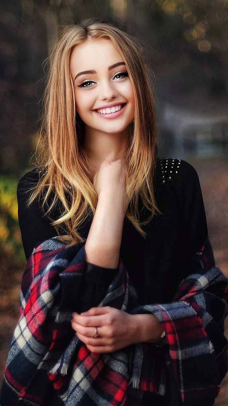 Black Longsleeve Beautiful Teenage Girl Wallpaper