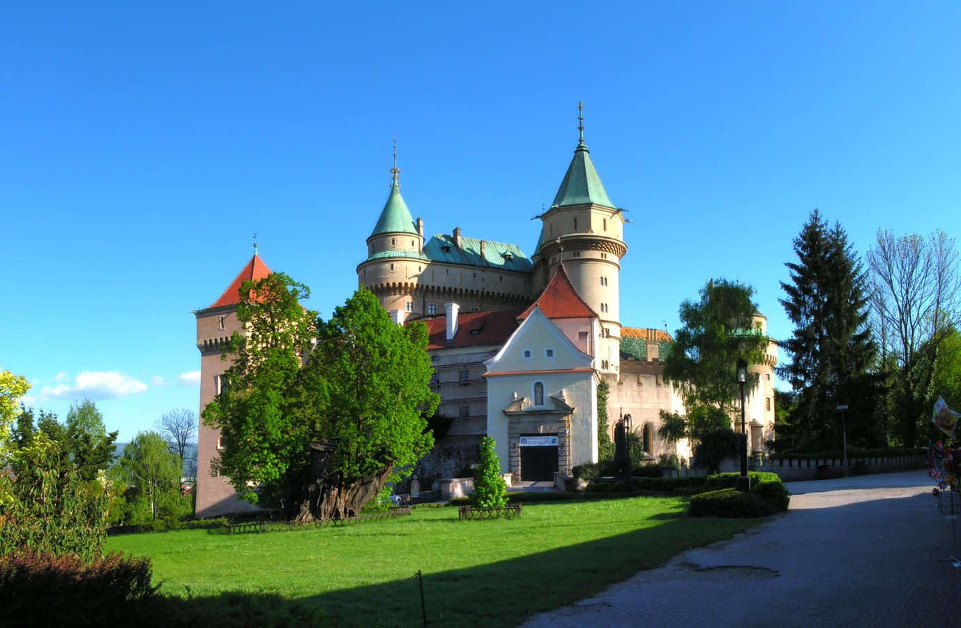 Blue And Green Bojnice Castle Wallpaper