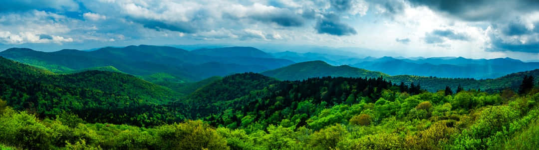 Blue Ridge Mountains: A Picturesque View Of The Appalachian Scenery In Blue Ridge, Georgia. Wallpaper