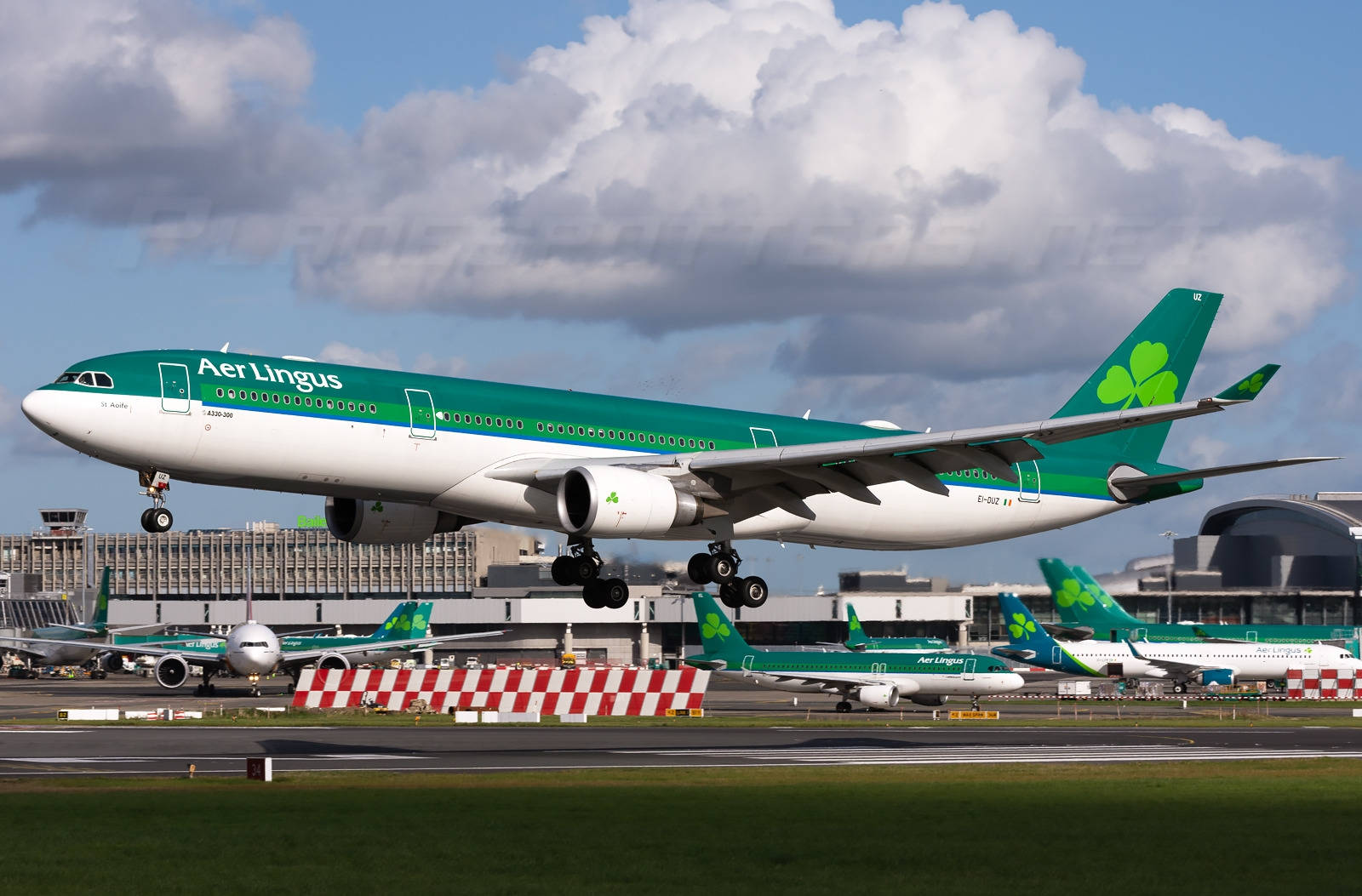 Boarding Plane By Aer Lingus Aviation Wallpaper