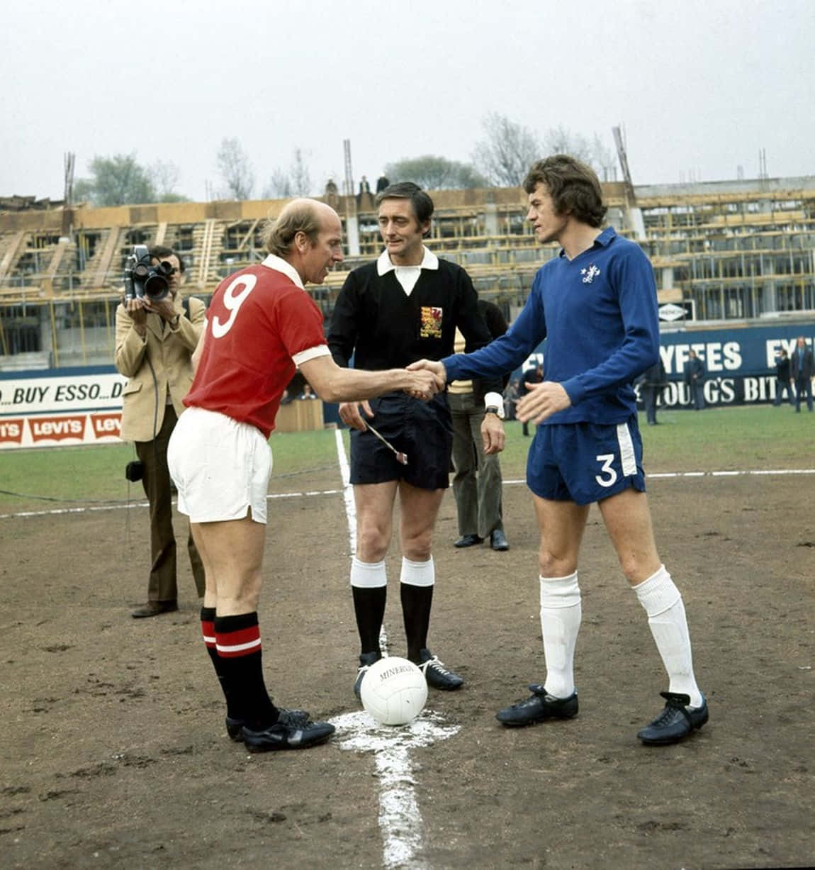 Bobby Charlton Versus Chelsea Fc Handshake Wallpaper