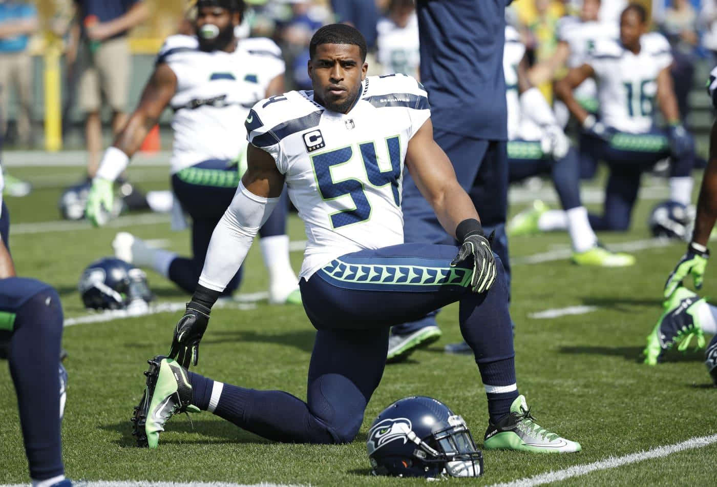 Bobby Wagner Warmup Seattle Seahawks Wallpaper