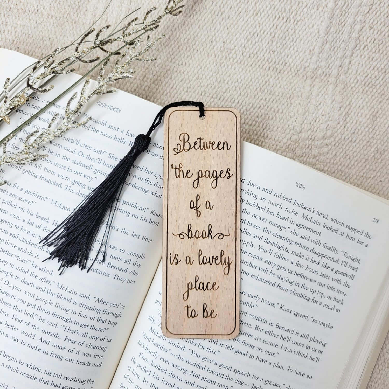 Book Lovers Bookmark Wallpaper