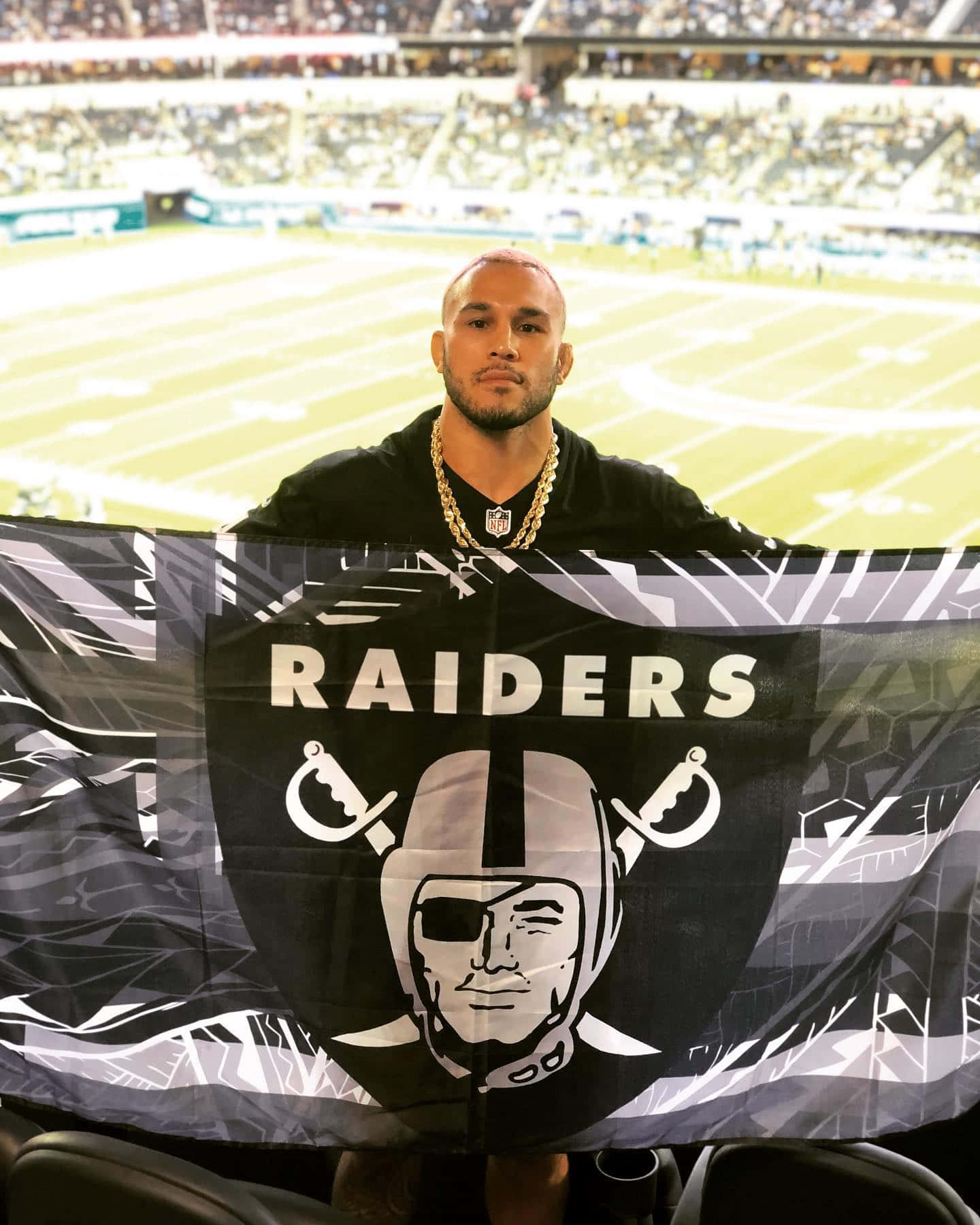 Brad Tavares At Raiders Game Wallpaper