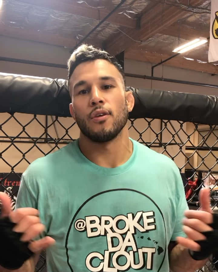 Brad Tavares In A Cyan Shirt Wallpaper