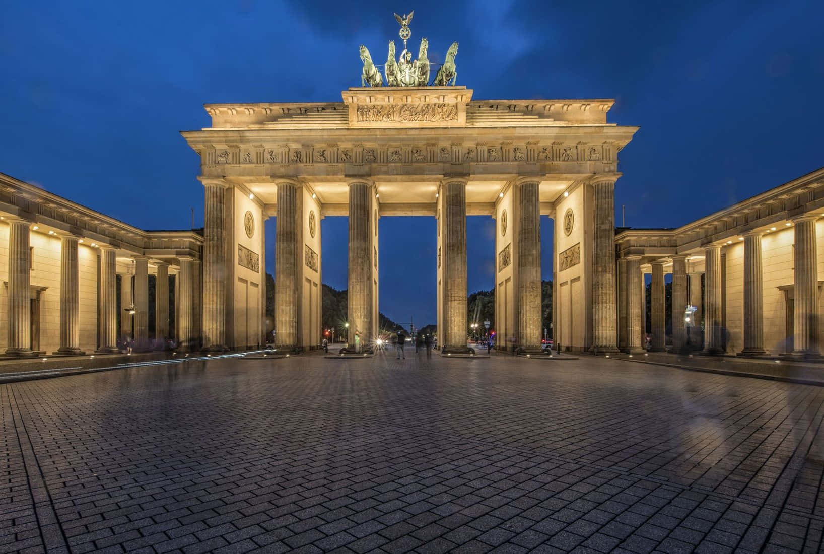 Brandenburg Gate Quadriga Blue Sky Wallpaper