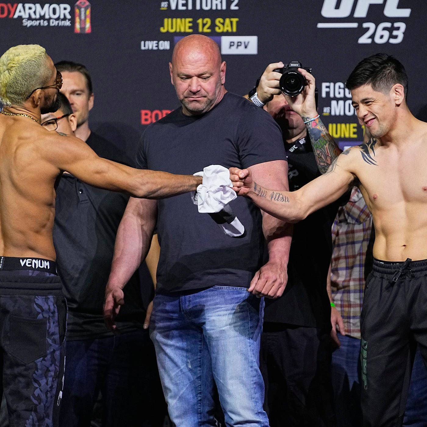 Brandon Moreno Facing Deiveson Figueiredo Wallpaper