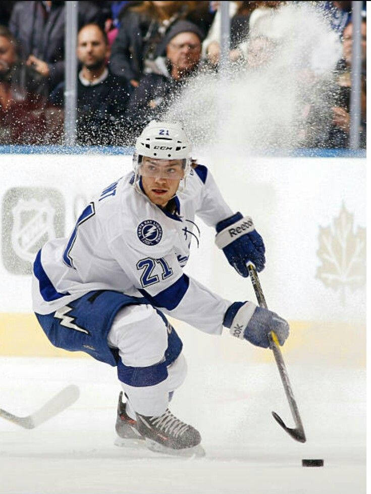 Brayden Point Ice Hockey Center Jersey Number 21 Wallpaper