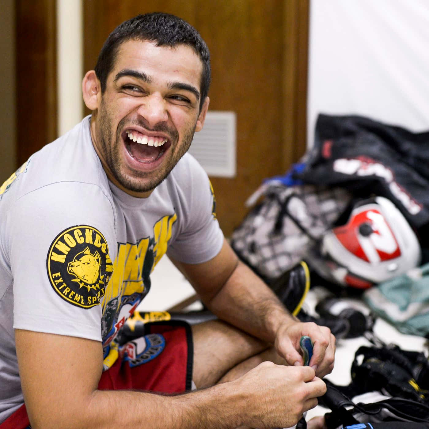 Brazilian Mixed Martial Artist Renan Barão Smile Wallpaper