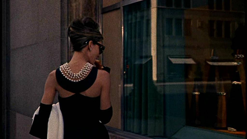 Breakfast At Tiffany's Holly's Back Wallpaper