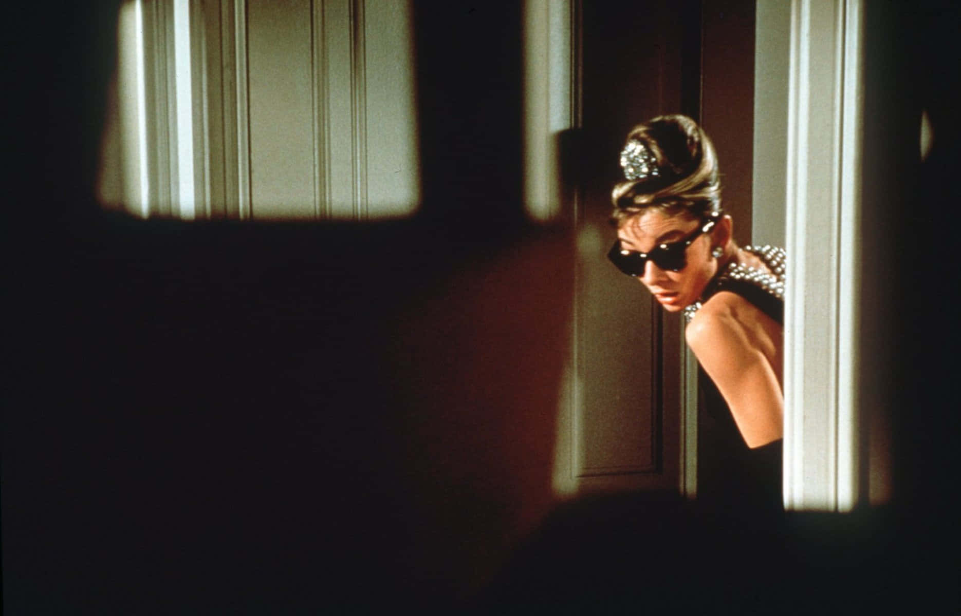 Breakfast At Tiffanys Audrey Hepburn As Holly Golightly Scene Wallpaper