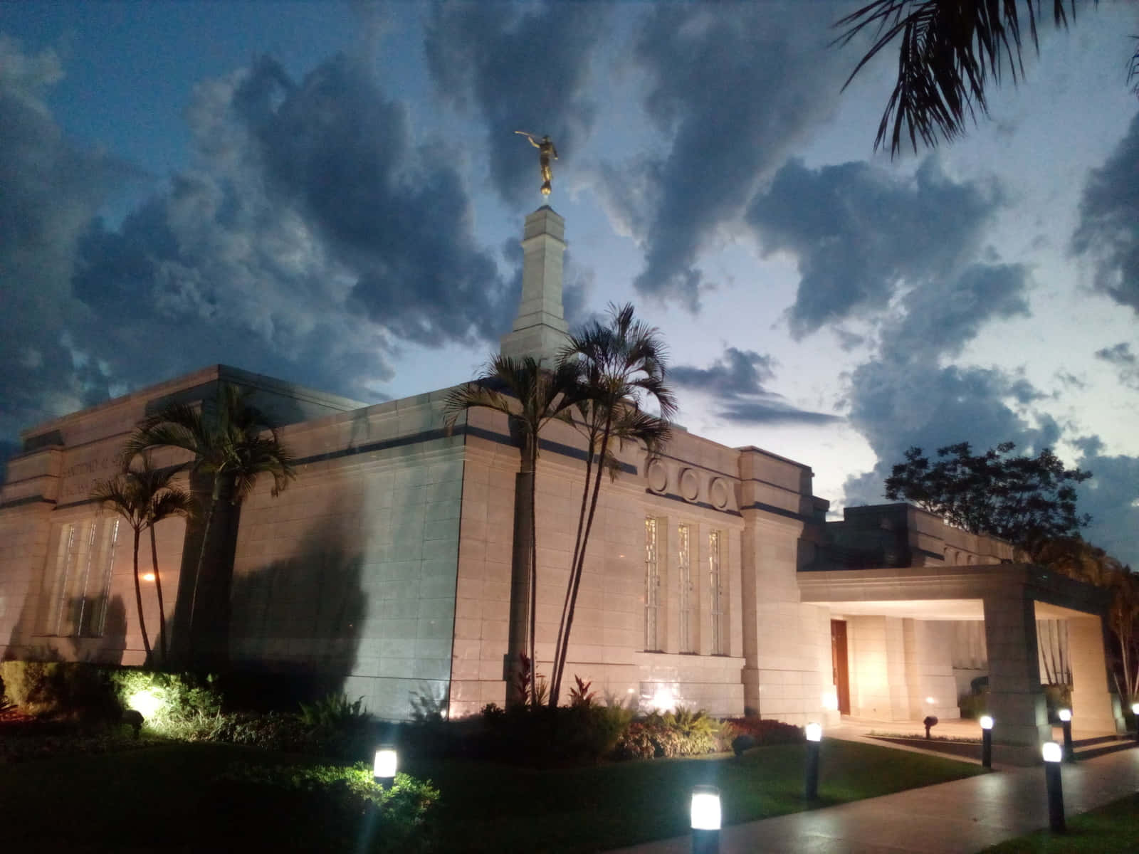 Breathtaking View At Night In Asuncion Paraguay Temple Wallpaper