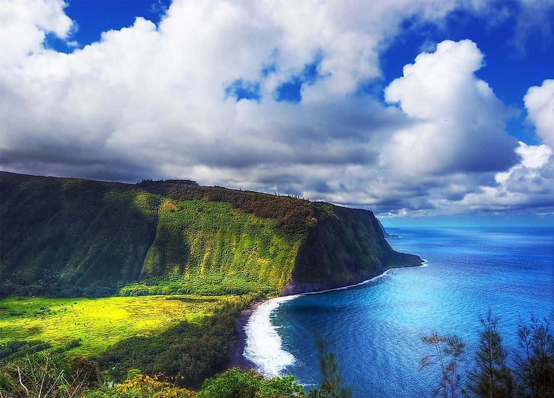 Breathtaking View Of A Hawaiian Island Wallpaper