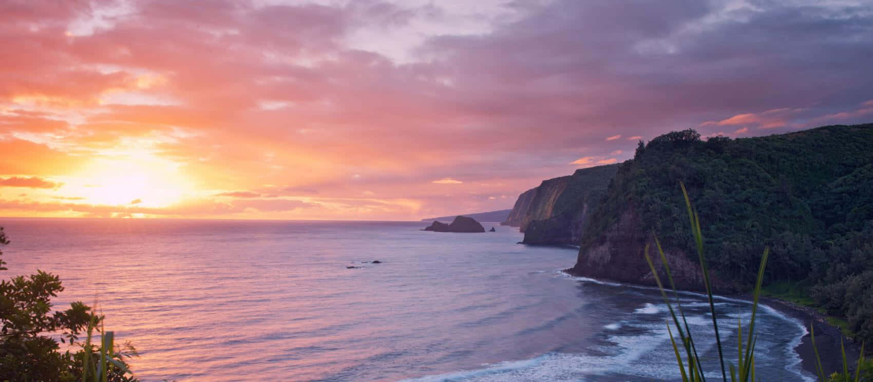 Breathtaking View Of A Hawaiian Island Wallpaper