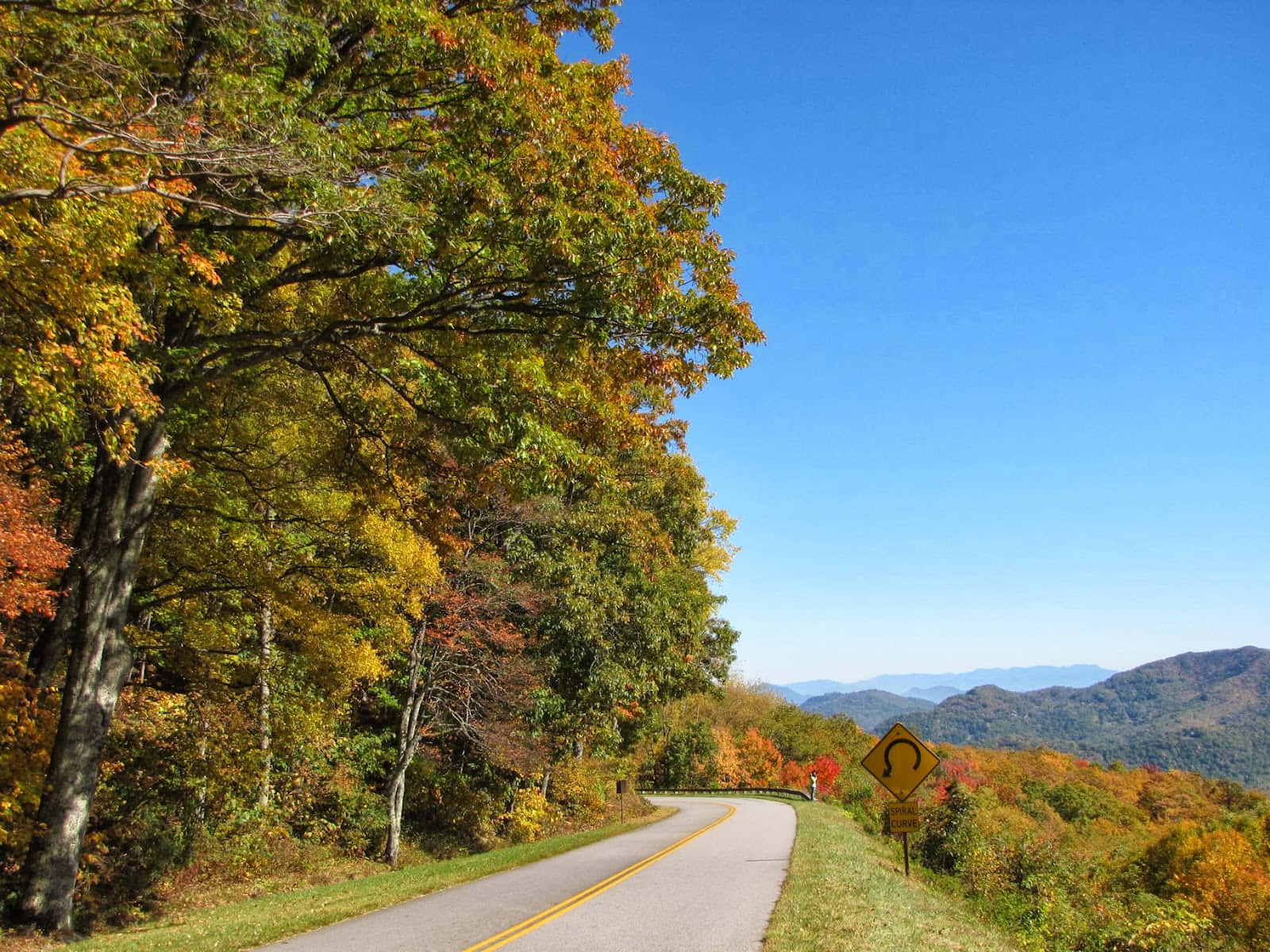 Breathtaking Views Along The Blue Ridge Parkway Wallpaper