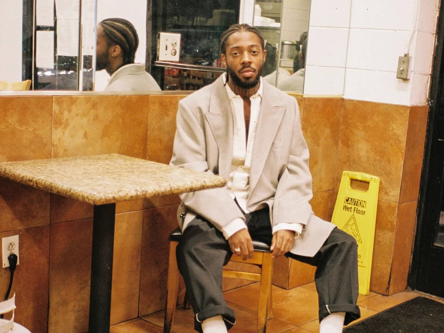 Brent Faiyaz Restaurant Wallpaper