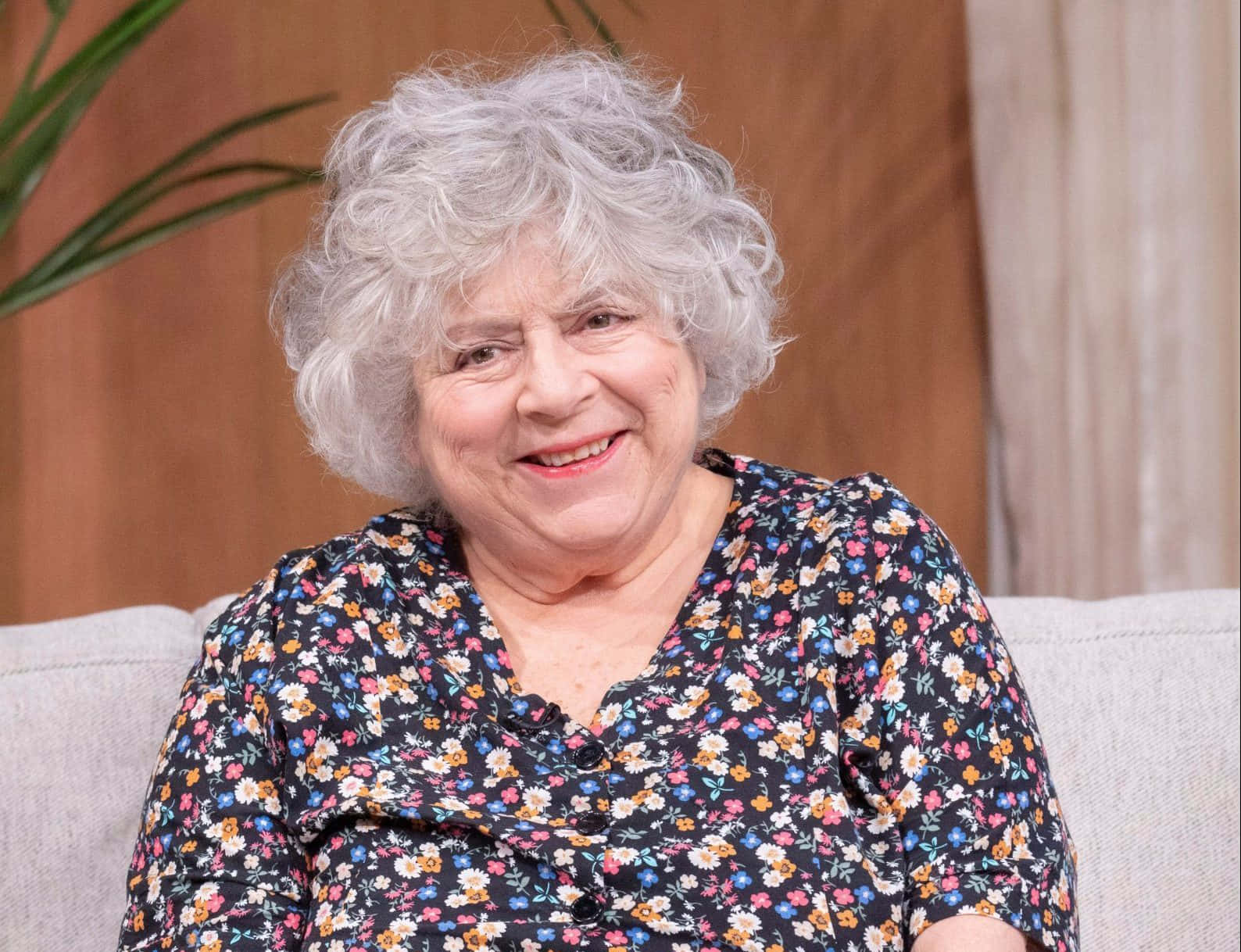 British Actress Miriam Margolyes Poses At An Event Wallpaper