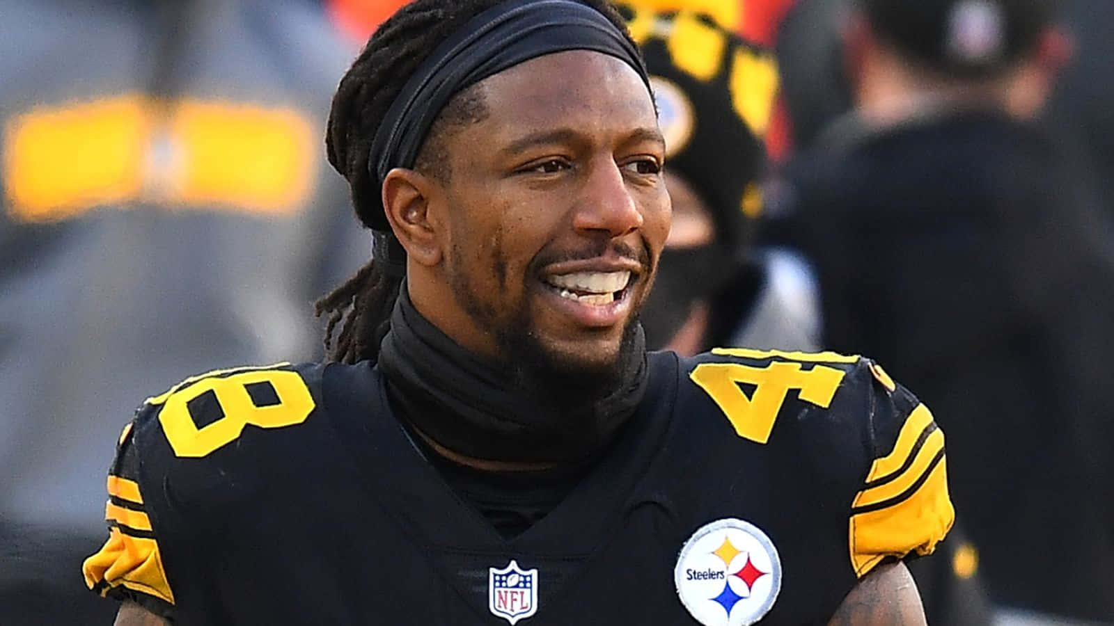 Bud Dupree Smiling Football Wallpaper