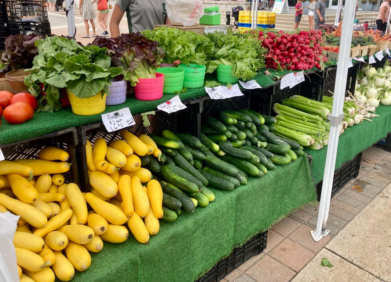 Bustling Farmers Market Scene Wallpaper