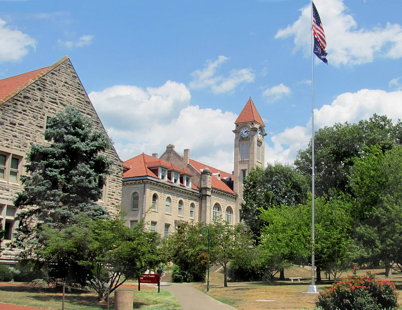 Bustling Scene At The Student Building On Indiana University Bloomington Campus Wallpaper