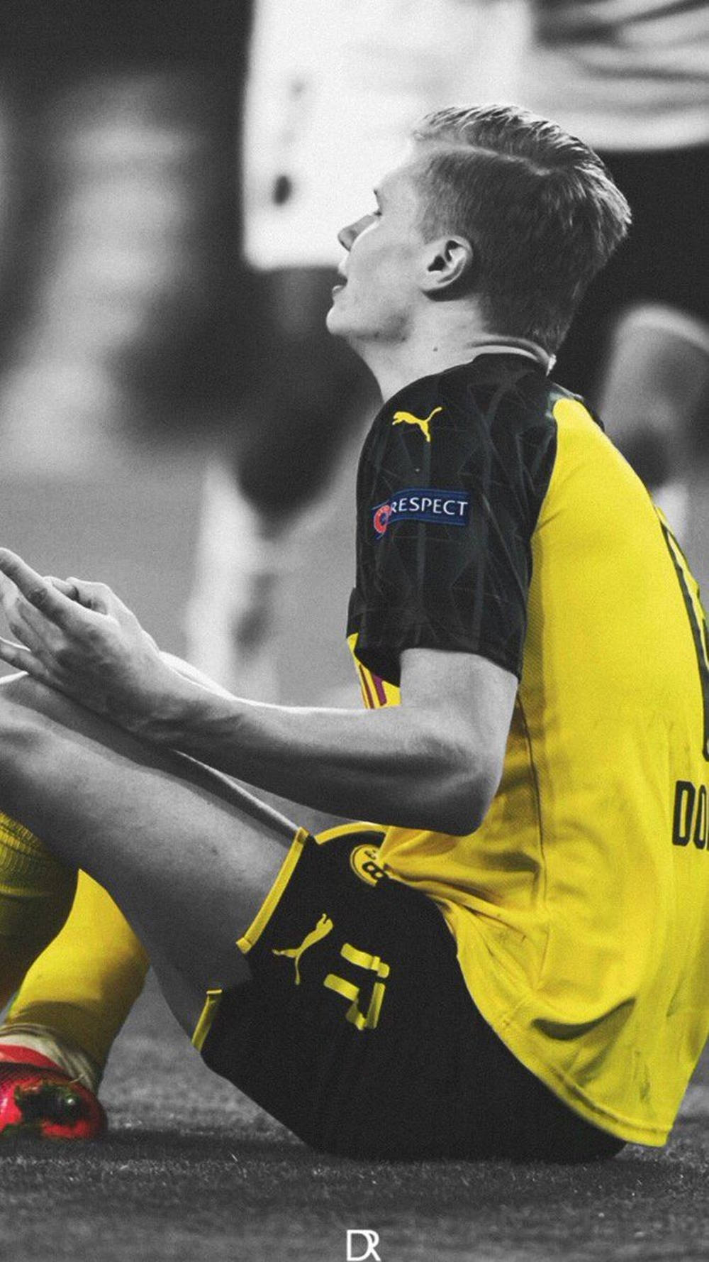 Bvb Player Erling Haaland Meditating Wallpaper