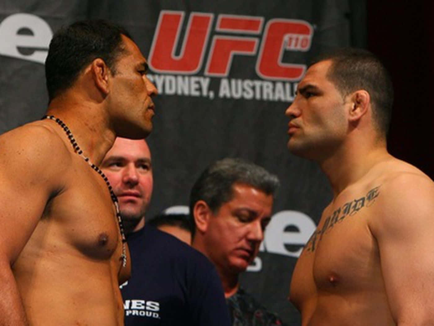 Cain Velasquez Versus Antonio Rodrigo Nogueira Wallpaper