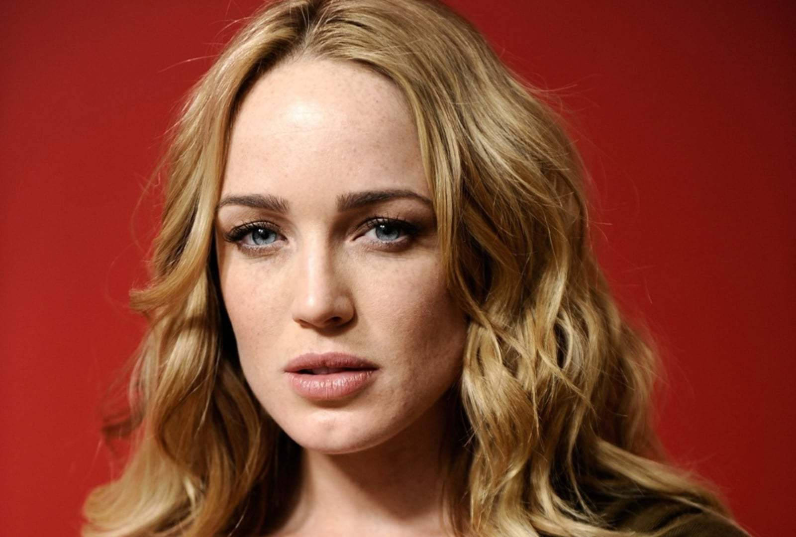 Caity Lotz Close Up Shot Wallpaper