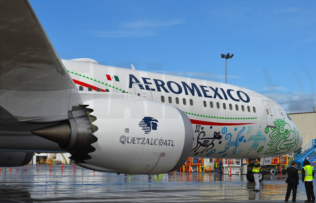 Caption: Aeromexico Boeing 787 Dreamliner Showcasing Exotic Quetzalcoatl Art Design Wallpaper