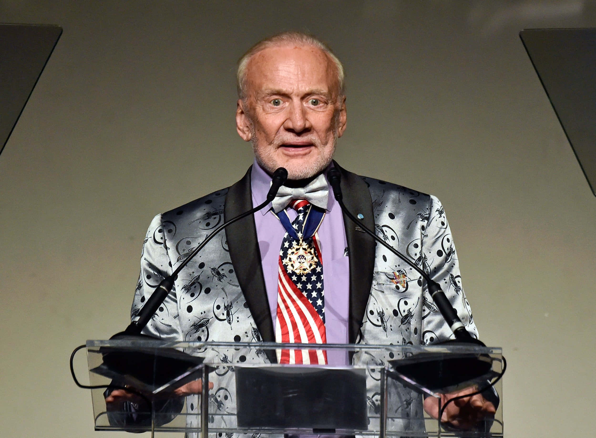 Caption: Astronaut Buzz Aldrin Gazing At The Lunar Surface Wallpaper