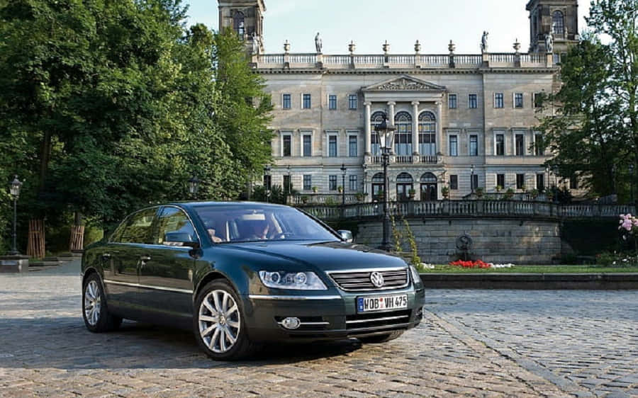 Caption: Distinguished Aesthetics Of The Volkswagen Phaeton Wallpaper