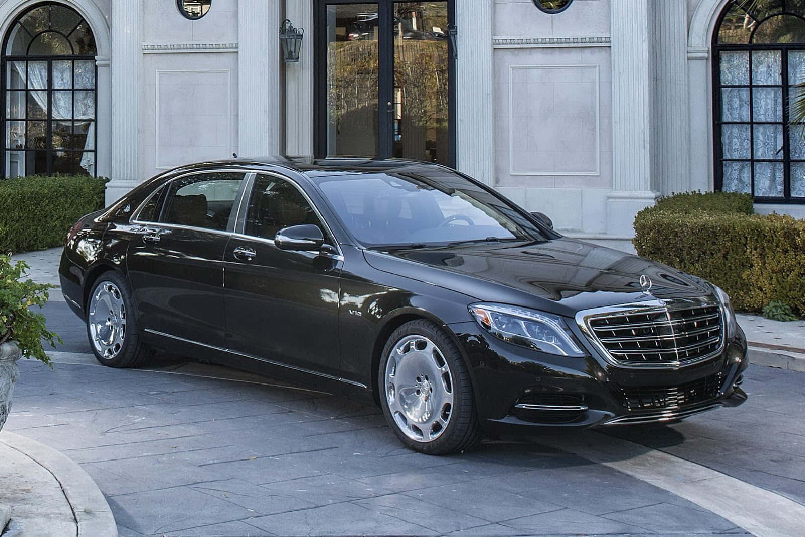 Caption: Luxury Meets Performance - The Magnificent Maybach S600 Wallpaper