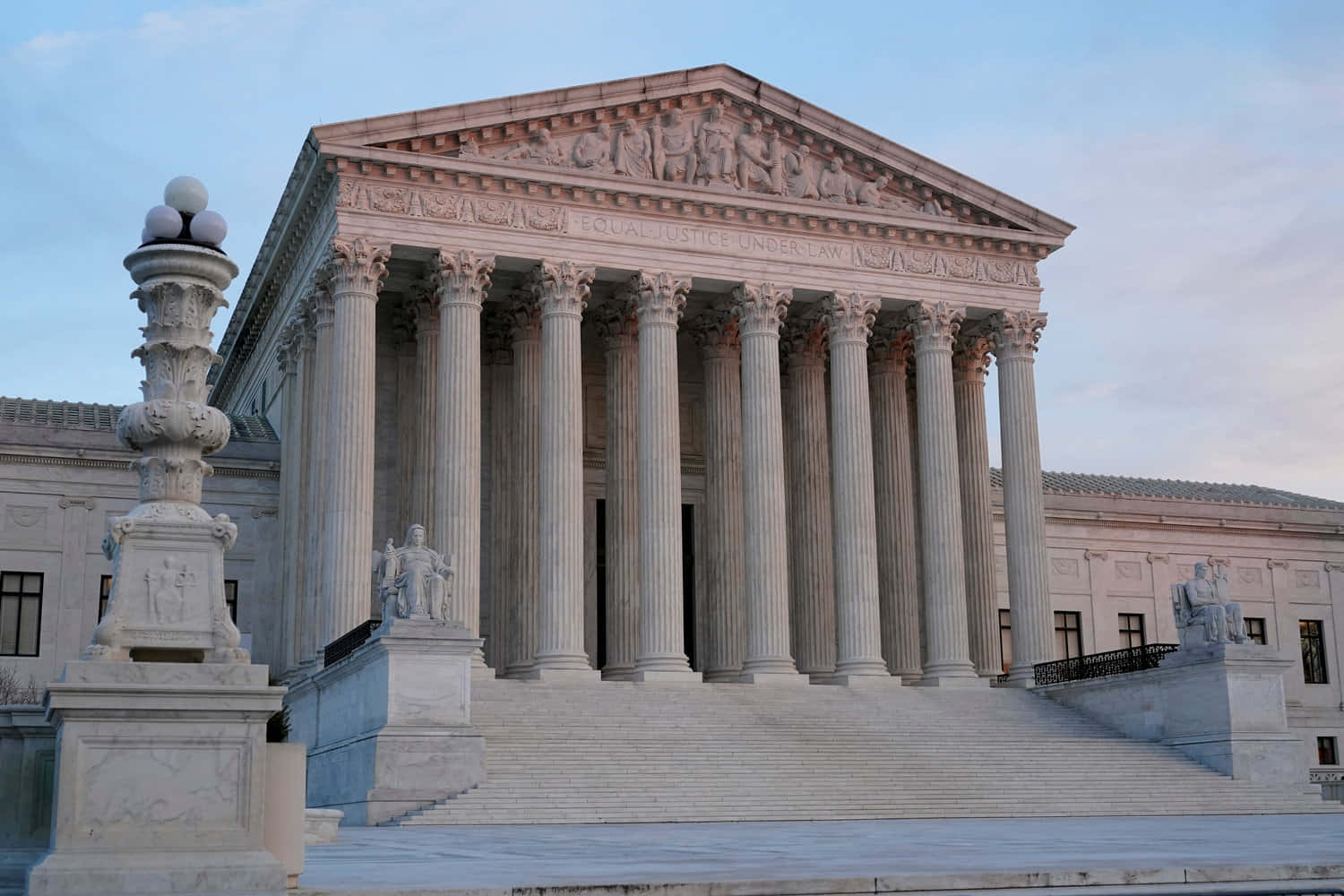 Caption: Majestic View Of The Supreme Court Building Wallpaper