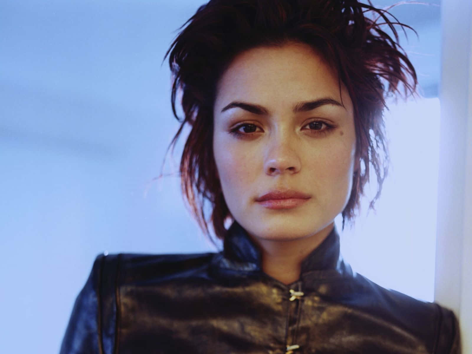 Caption: Shannyn Sossamon: A Beautiful Blend Of Elegance And Talent Wallpaper