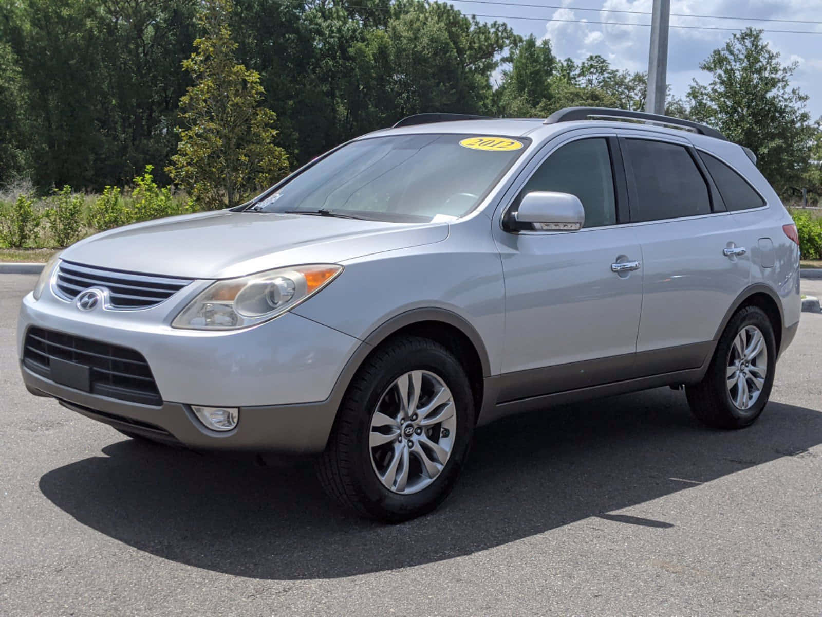 Caption: Sleek Hyundai Veracruz On The Road Wallpaper